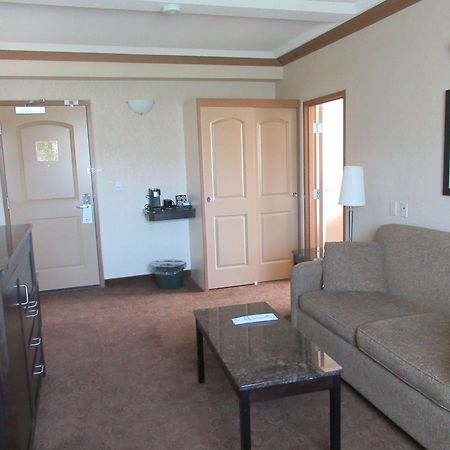 Best Western Plus Kamloops Hotel Exterior photo