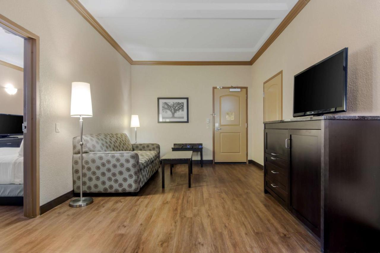 Best Western Plus Kamloops Hotel Exterior photo