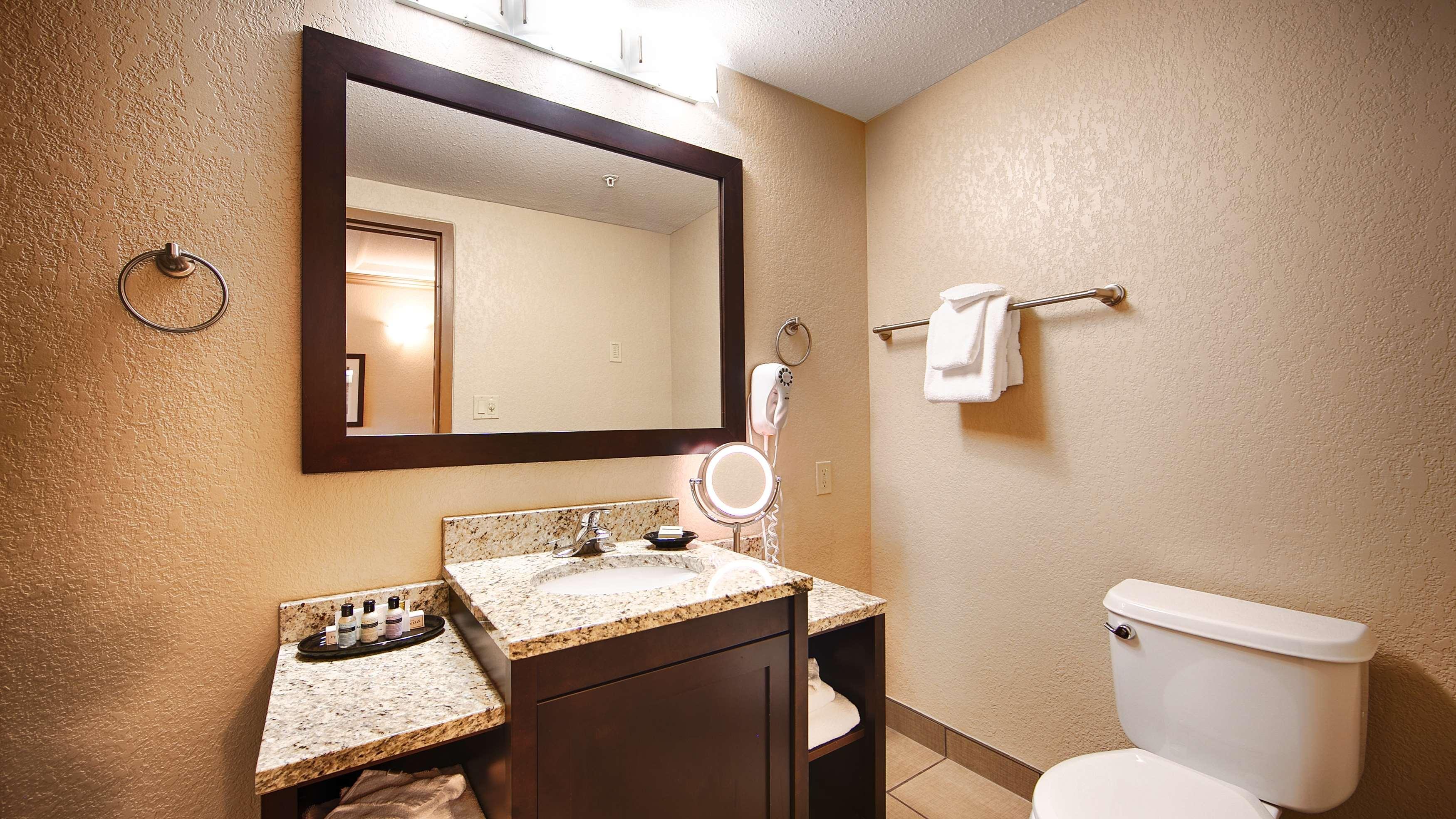 Best Western Plus Kamloops Hotel Exterior photo