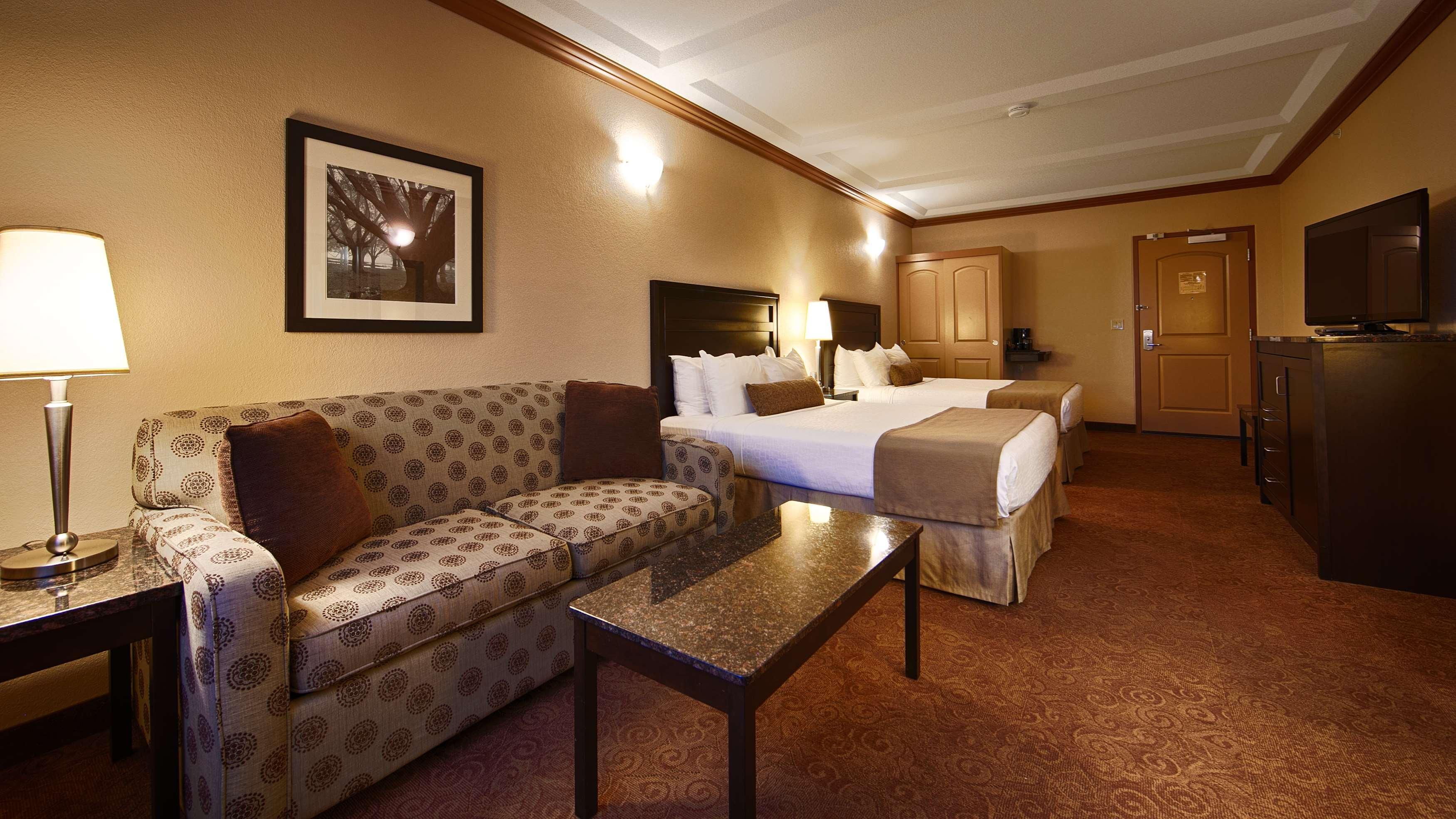 Best Western Plus Kamloops Hotel Exterior photo