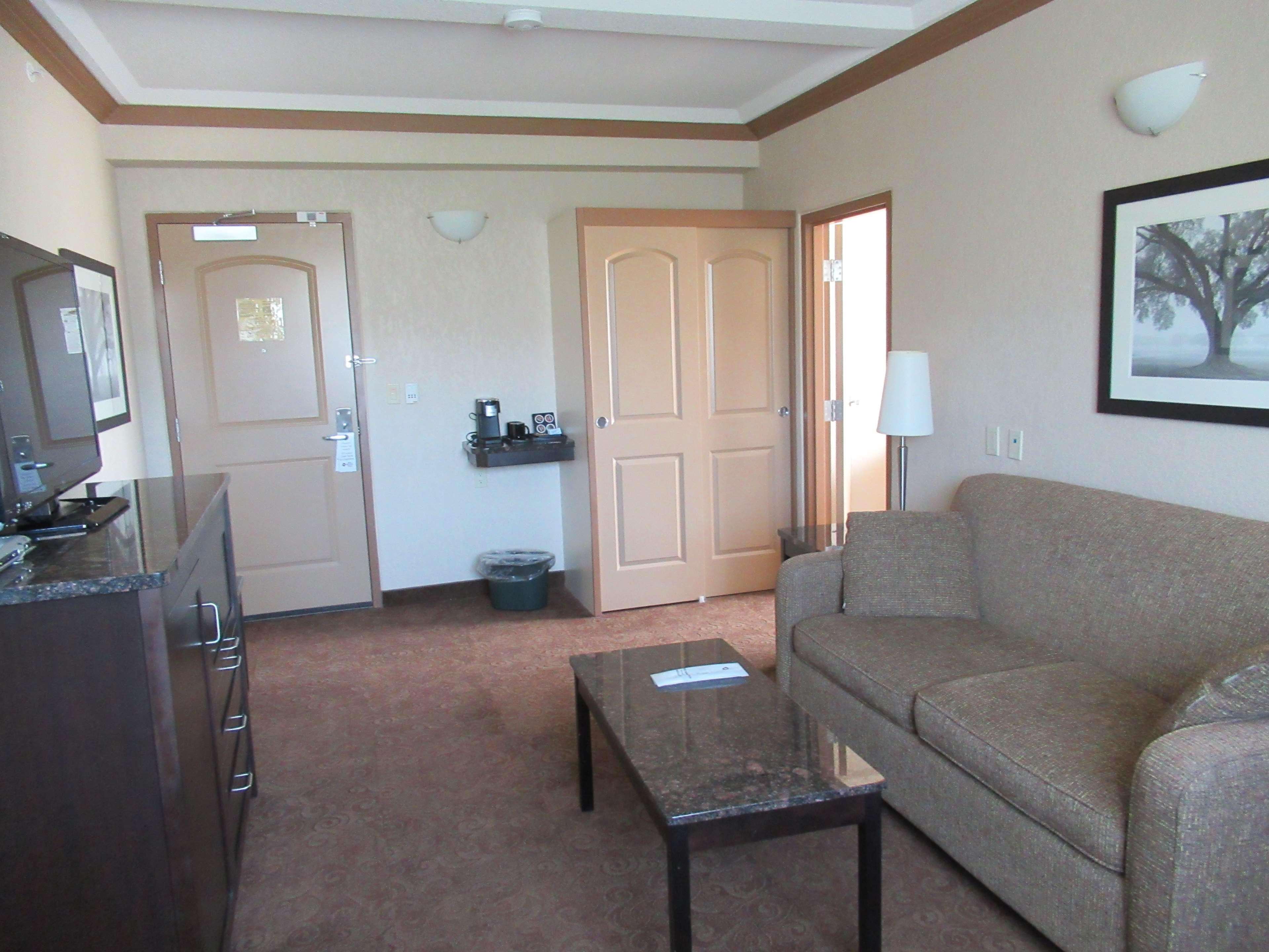 Best Western Plus Kamloops Hotel Exterior photo