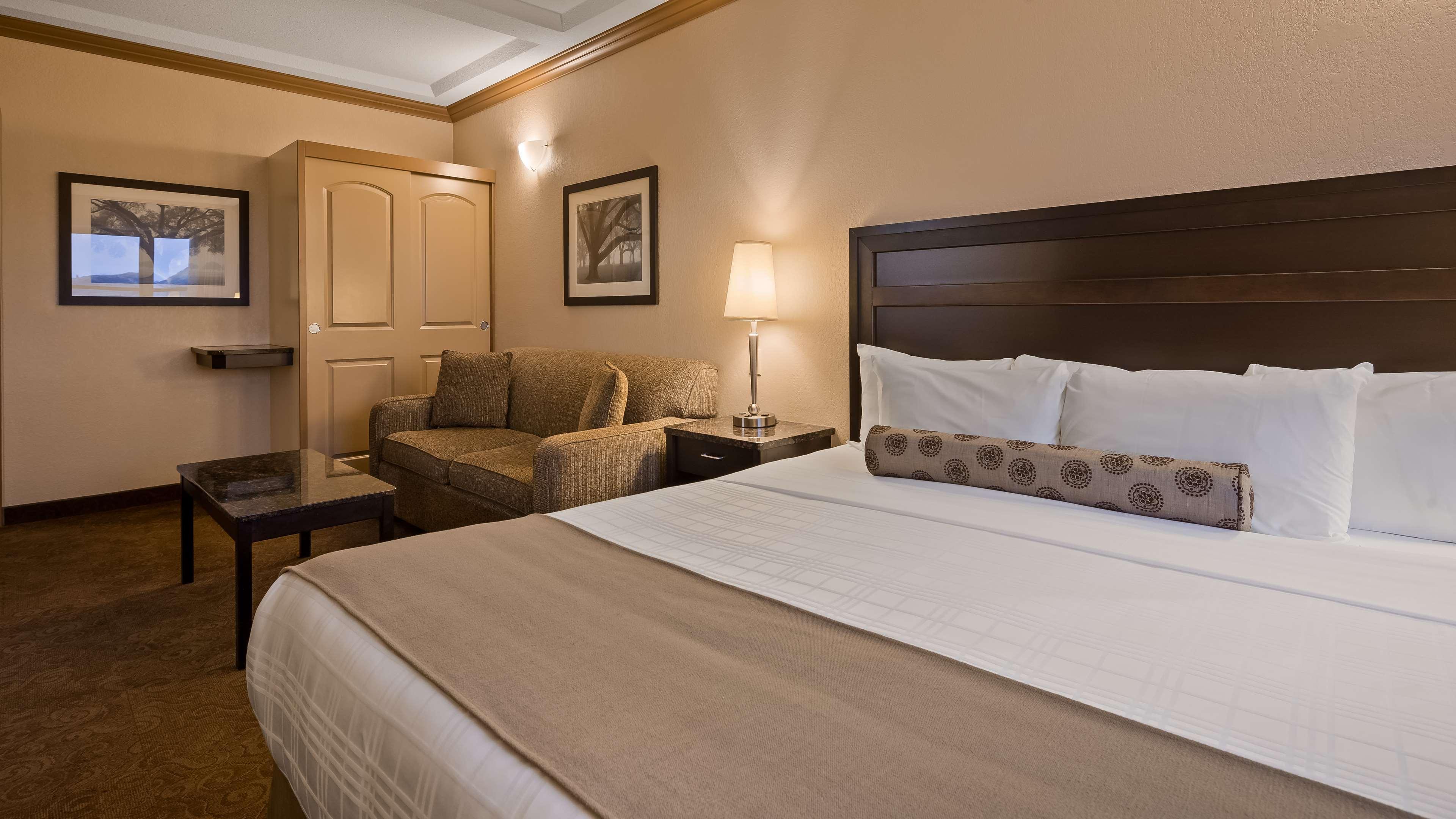Best Western Plus Kamloops Hotel Exterior photo