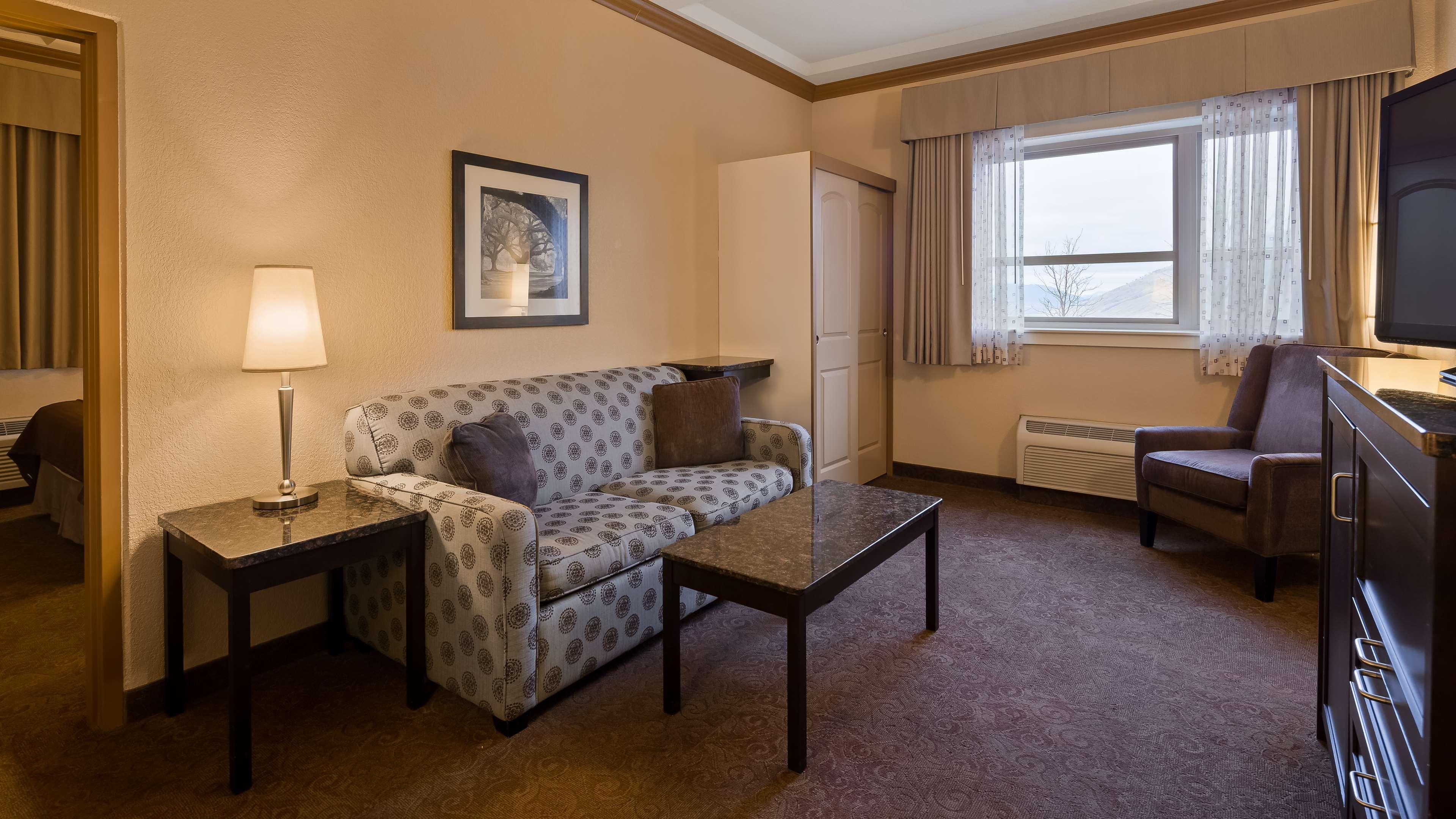 Best Western Plus Kamloops Hotel Exterior photo