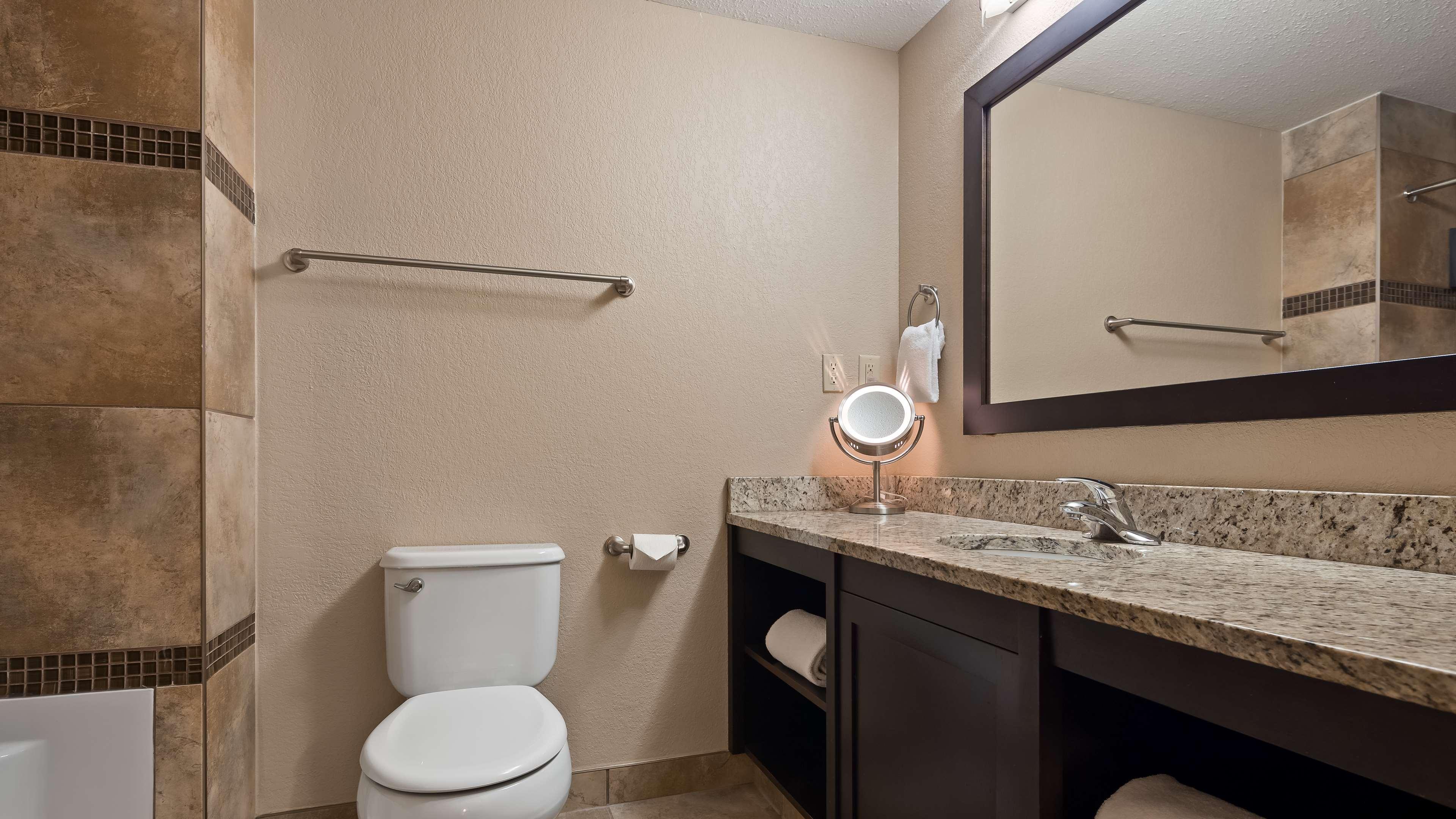 Best Western Plus Kamloops Hotel Exterior photo