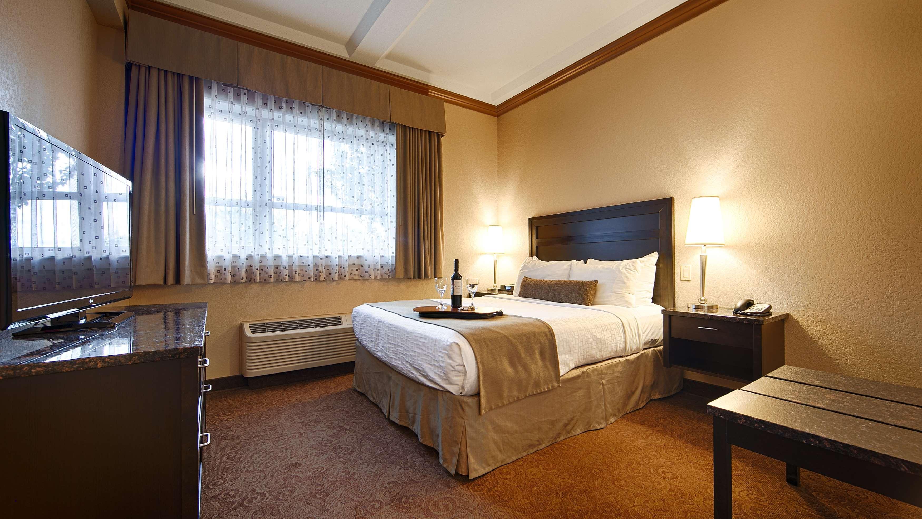 Best Western Plus Kamloops Hotel Exterior photo