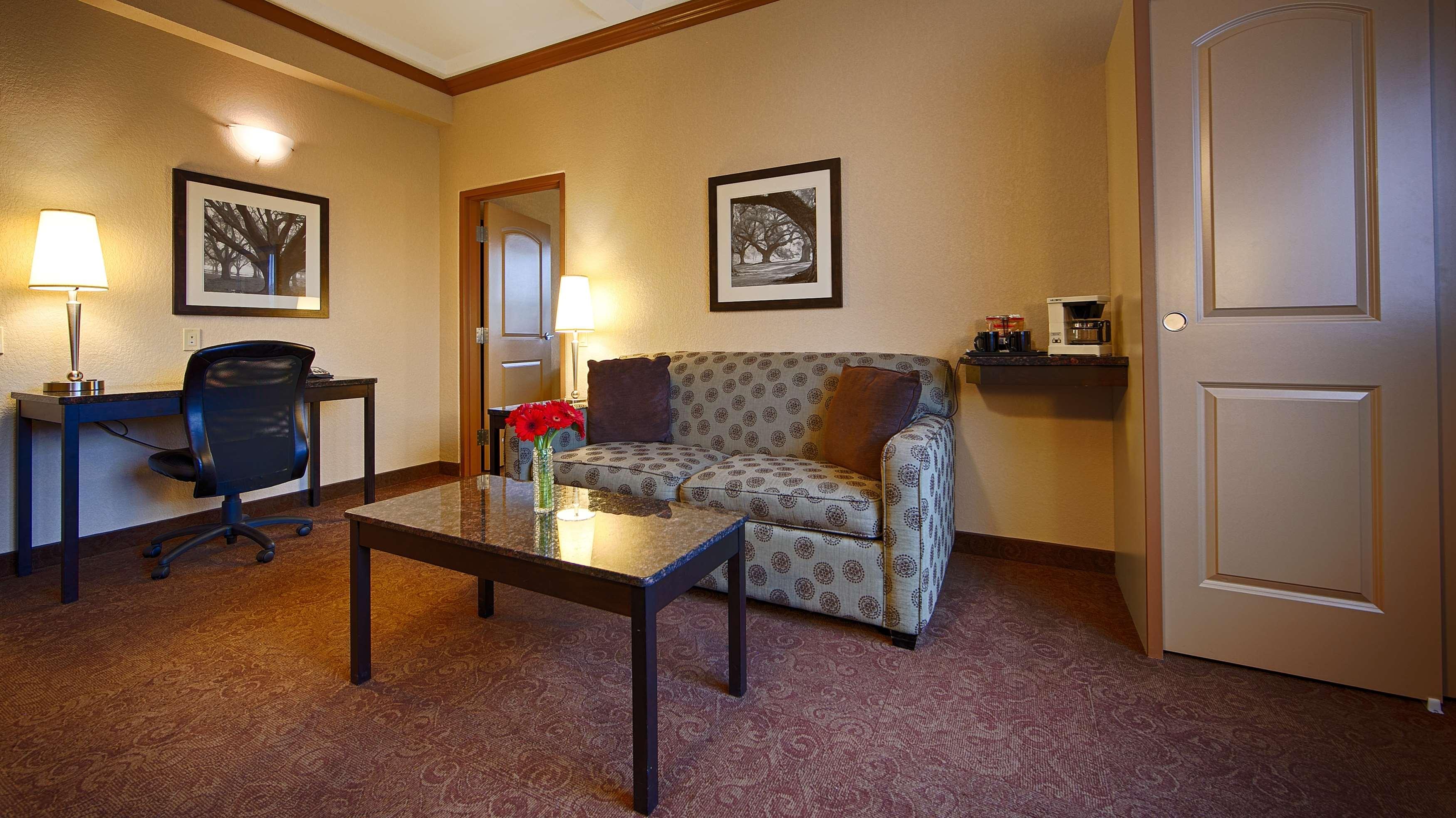 Best Western Plus Kamloops Hotel Exterior photo