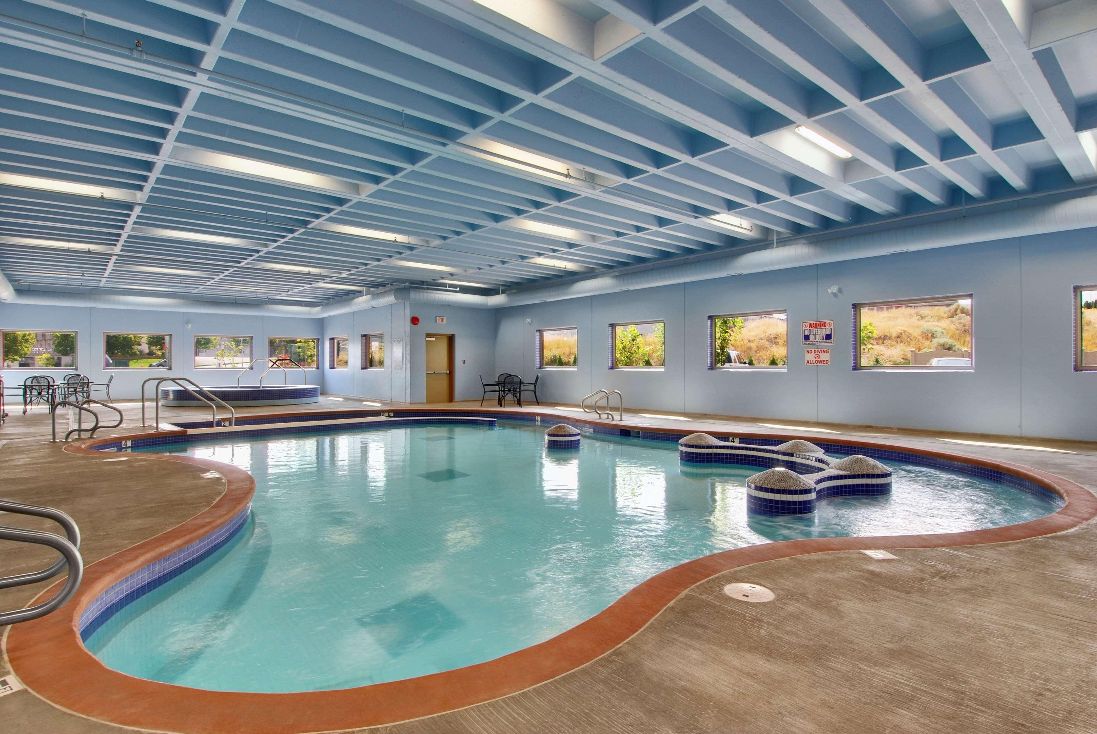 Best Western Plus Kamloops Hotel Exterior photo