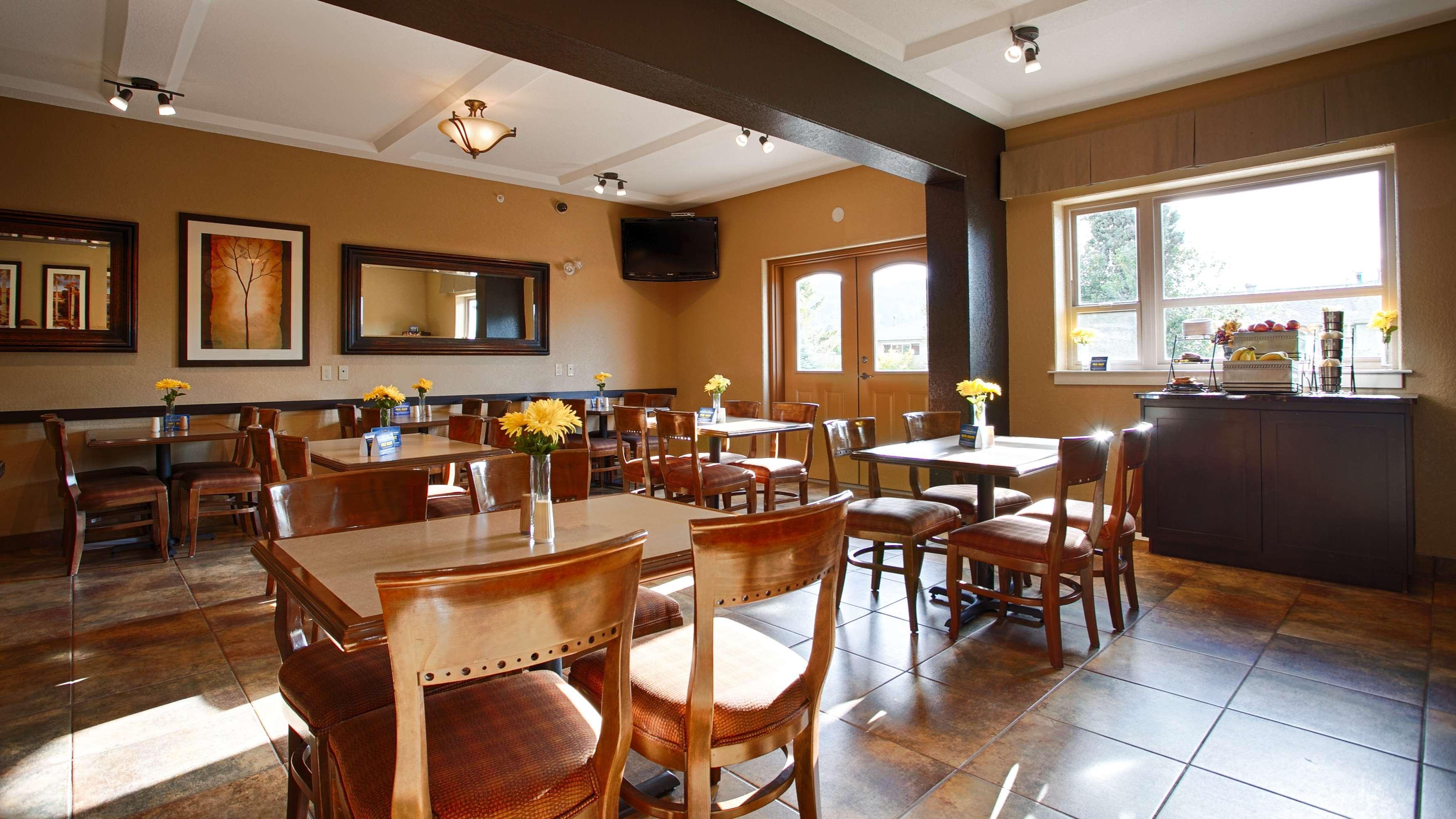 Best Western Plus Kamloops Hotel Exterior photo