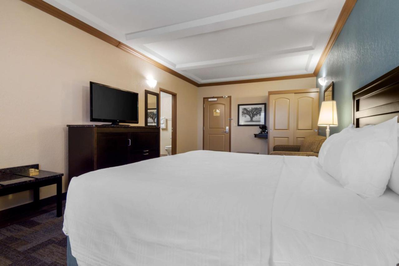 Best Western Plus Kamloops Hotel Exterior photo