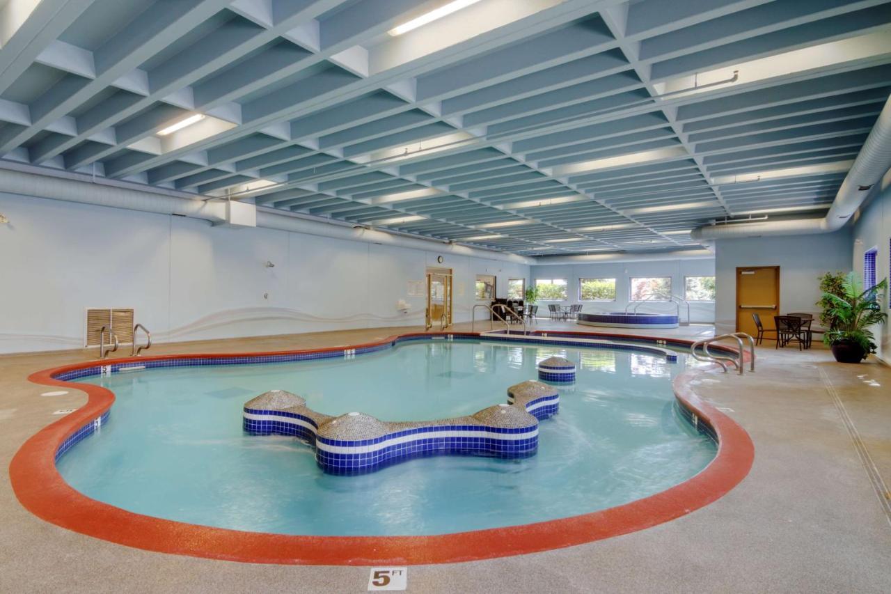 Best Western Plus Kamloops Hotel Exterior photo