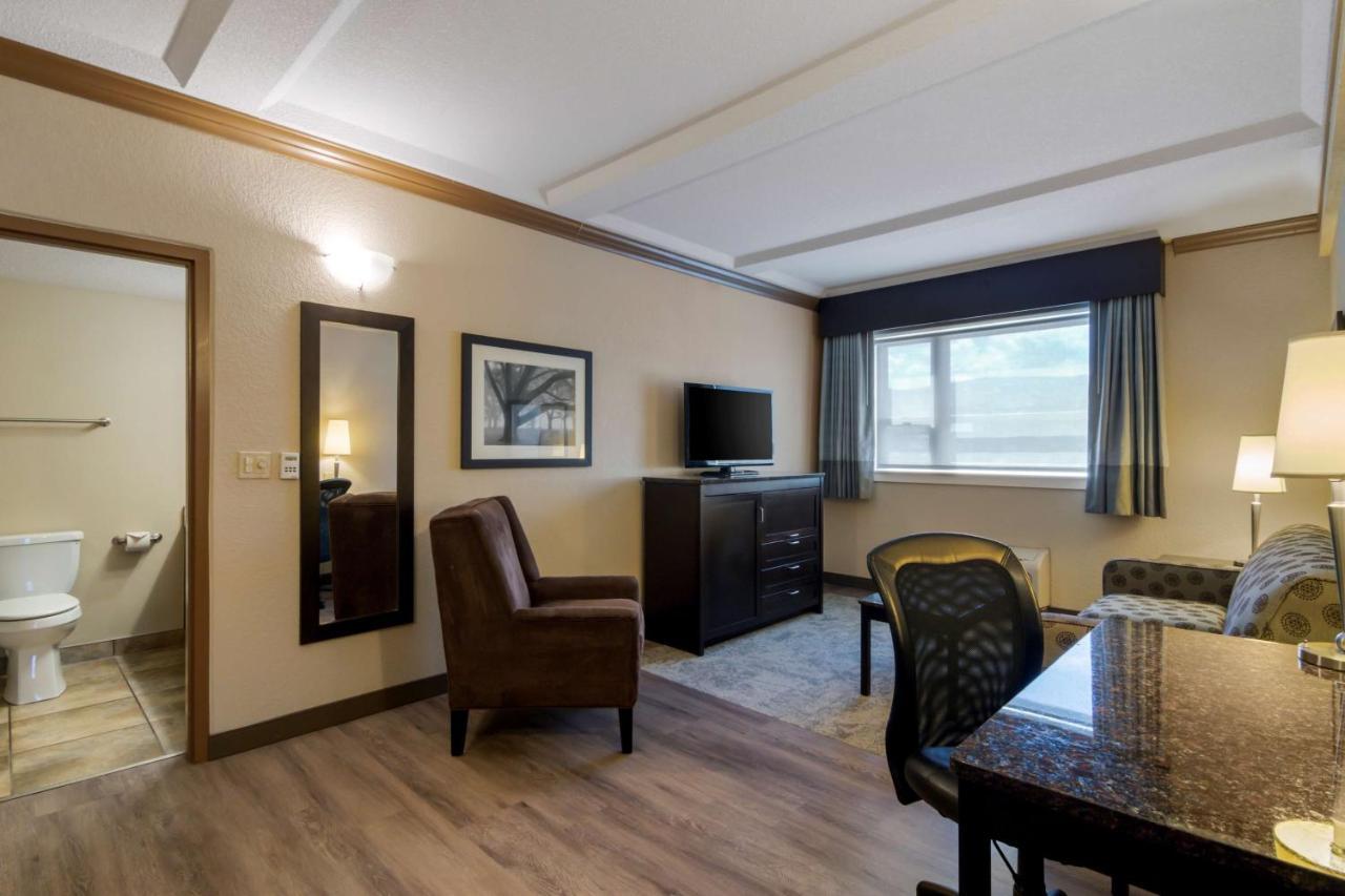 Best Western Plus Kamloops Hotel Exterior photo