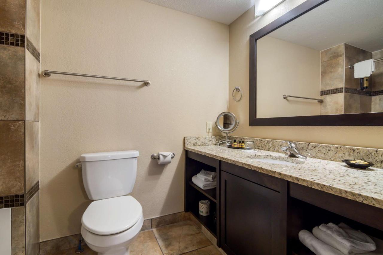 Best Western Plus Kamloops Hotel Exterior photo