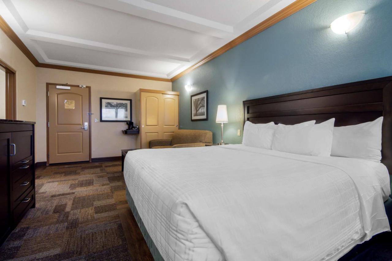 Best Western Plus Kamloops Hotel Exterior photo